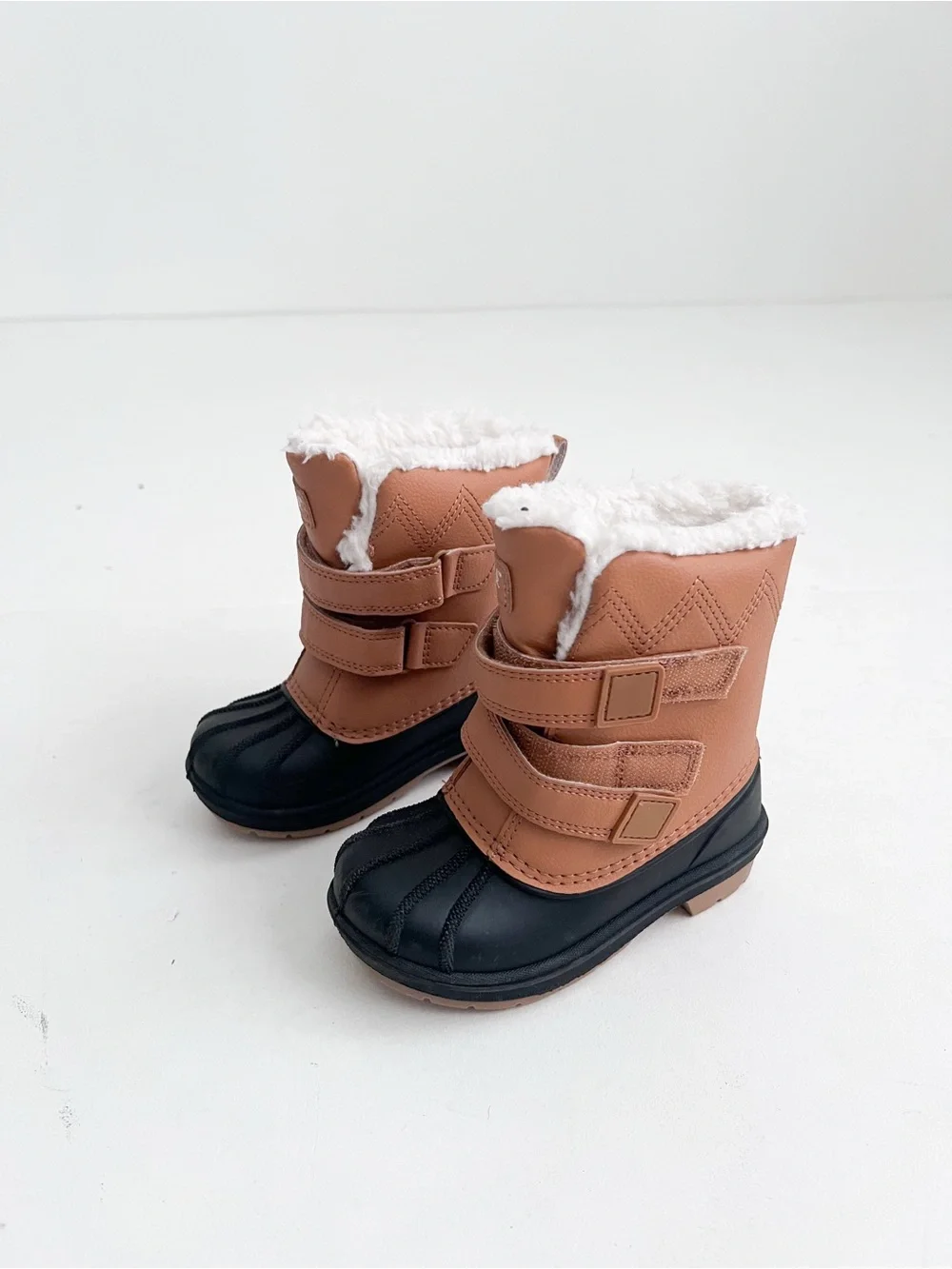 Cat & Jack Kids Tan and Black Winter Boots with White Faux Fur